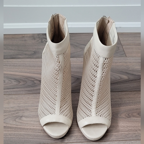 BCBG Cream Cage Heels - Size 7 - Picture 2 of 10